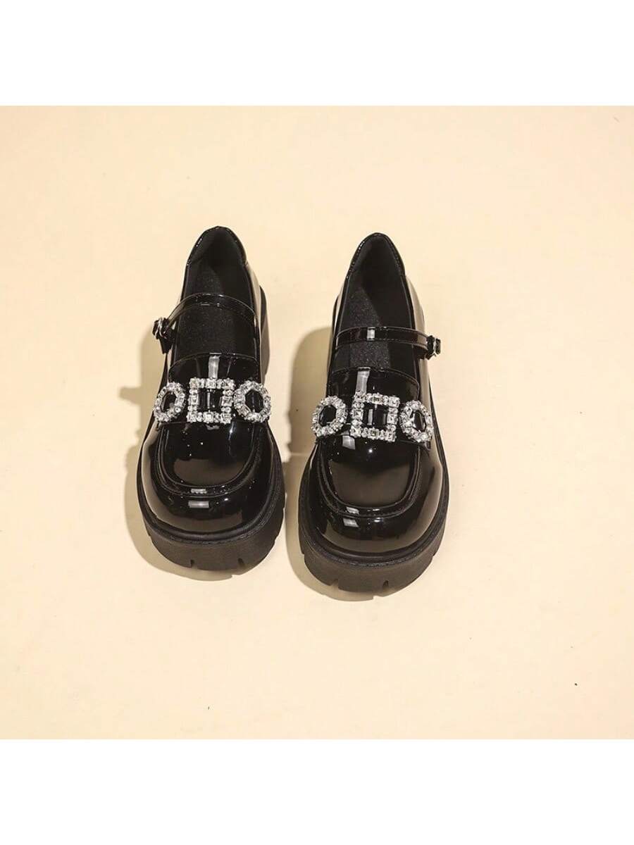 حذاء مسطح عصري متعدد الاستخدامات