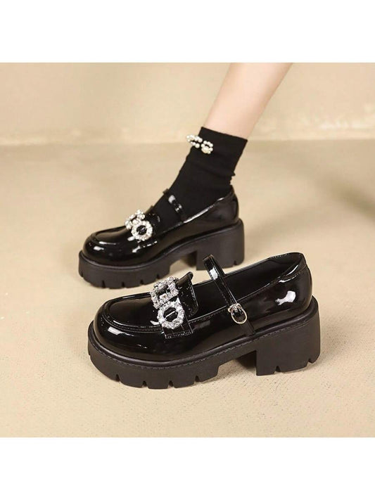 حذاء مسطح عصري متعدد الاستخدامات