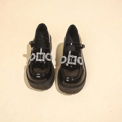 حذاء مسطح عصري متعدد الاستخدامات