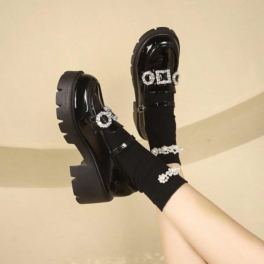 حذاء مسطح عصري متعدد الاستخدامات