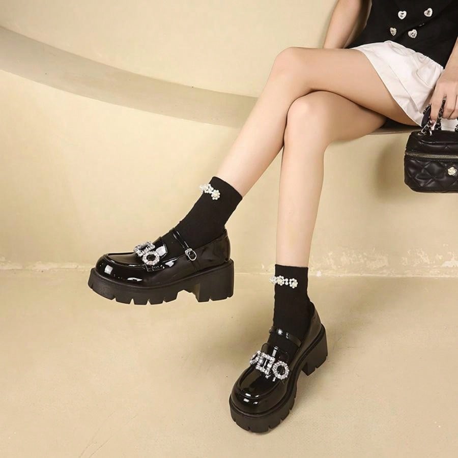 حذاء مسطح عصري متعدد الاستخدامات