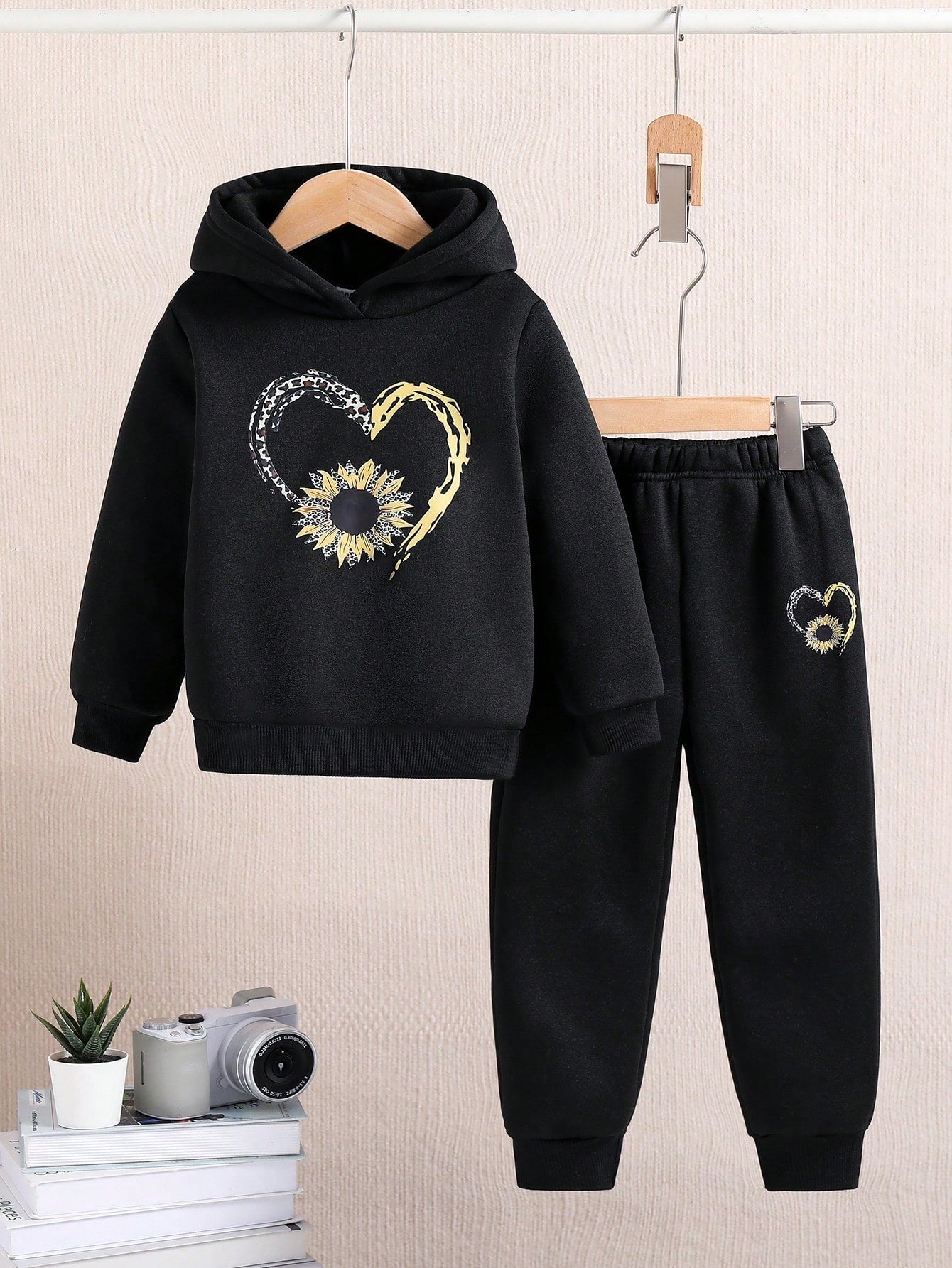 اطقم بنات صغار