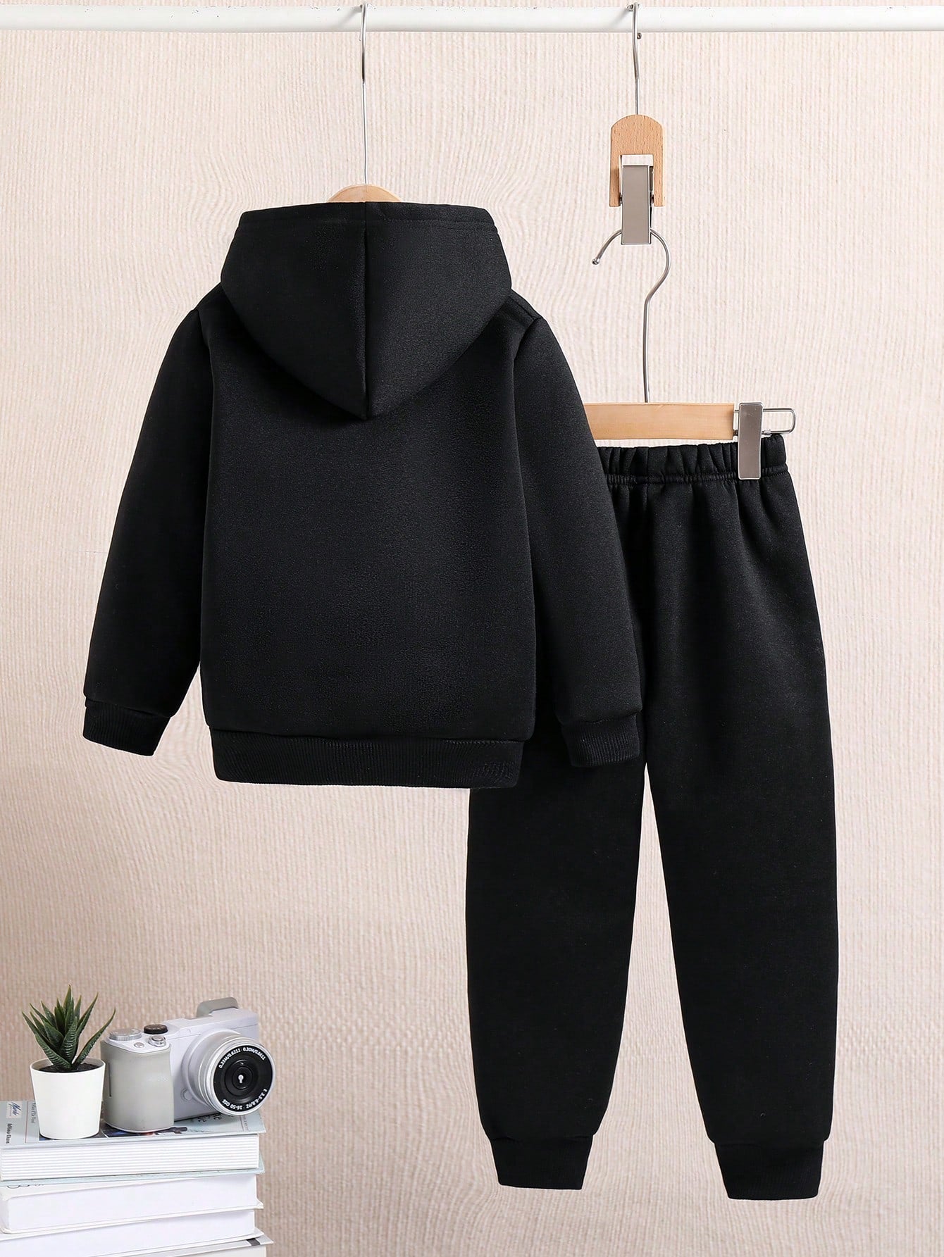 اطقم بنات صغار