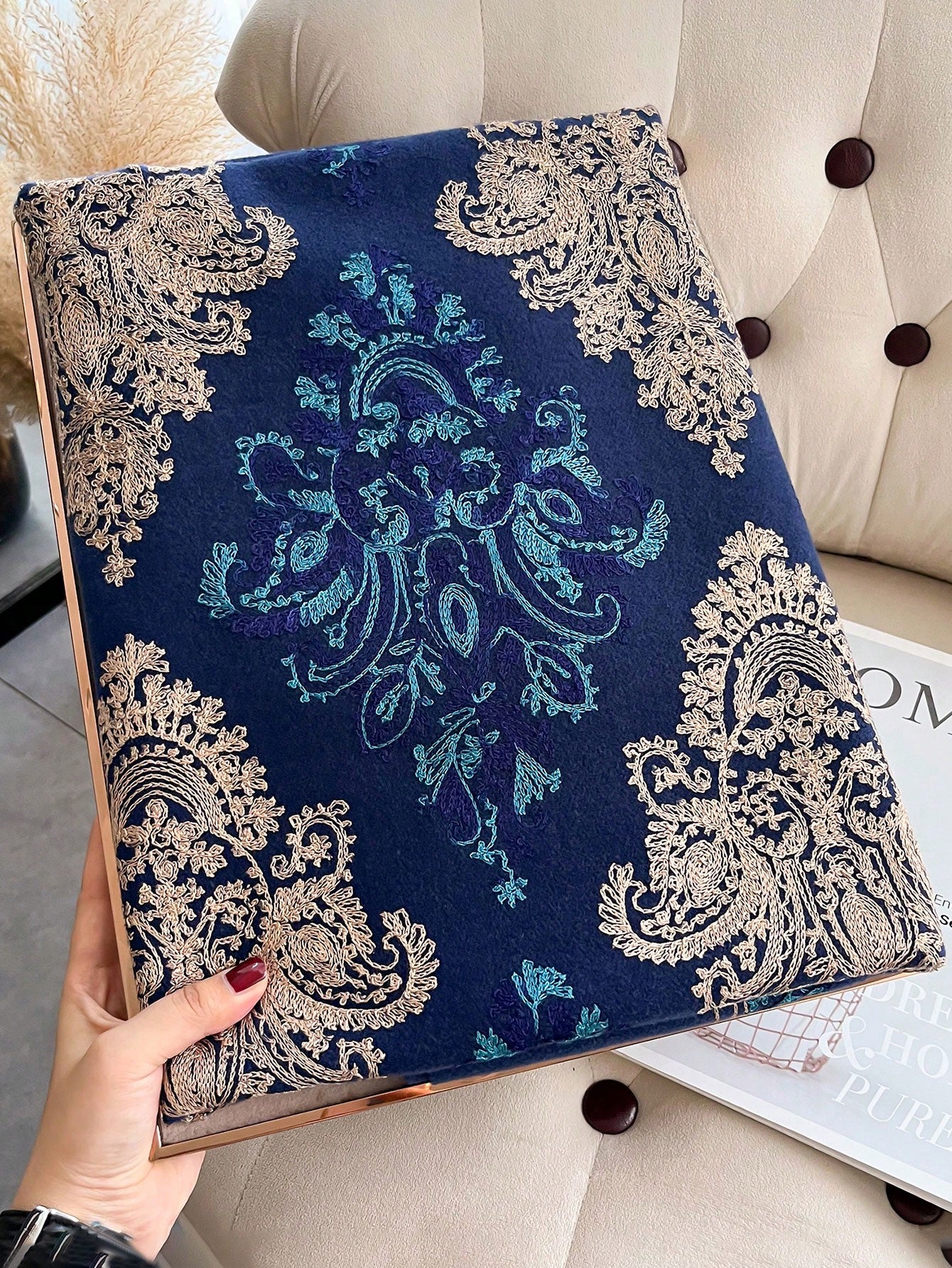 أوشحة نسائية