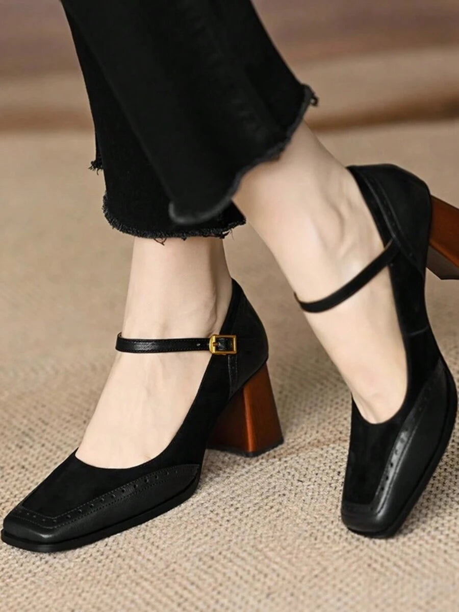 حذء نسائي بكعب مربع