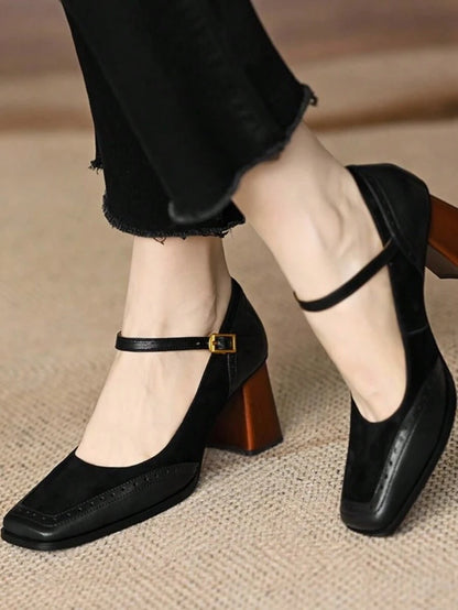 حذء نسائي بكعب مربع