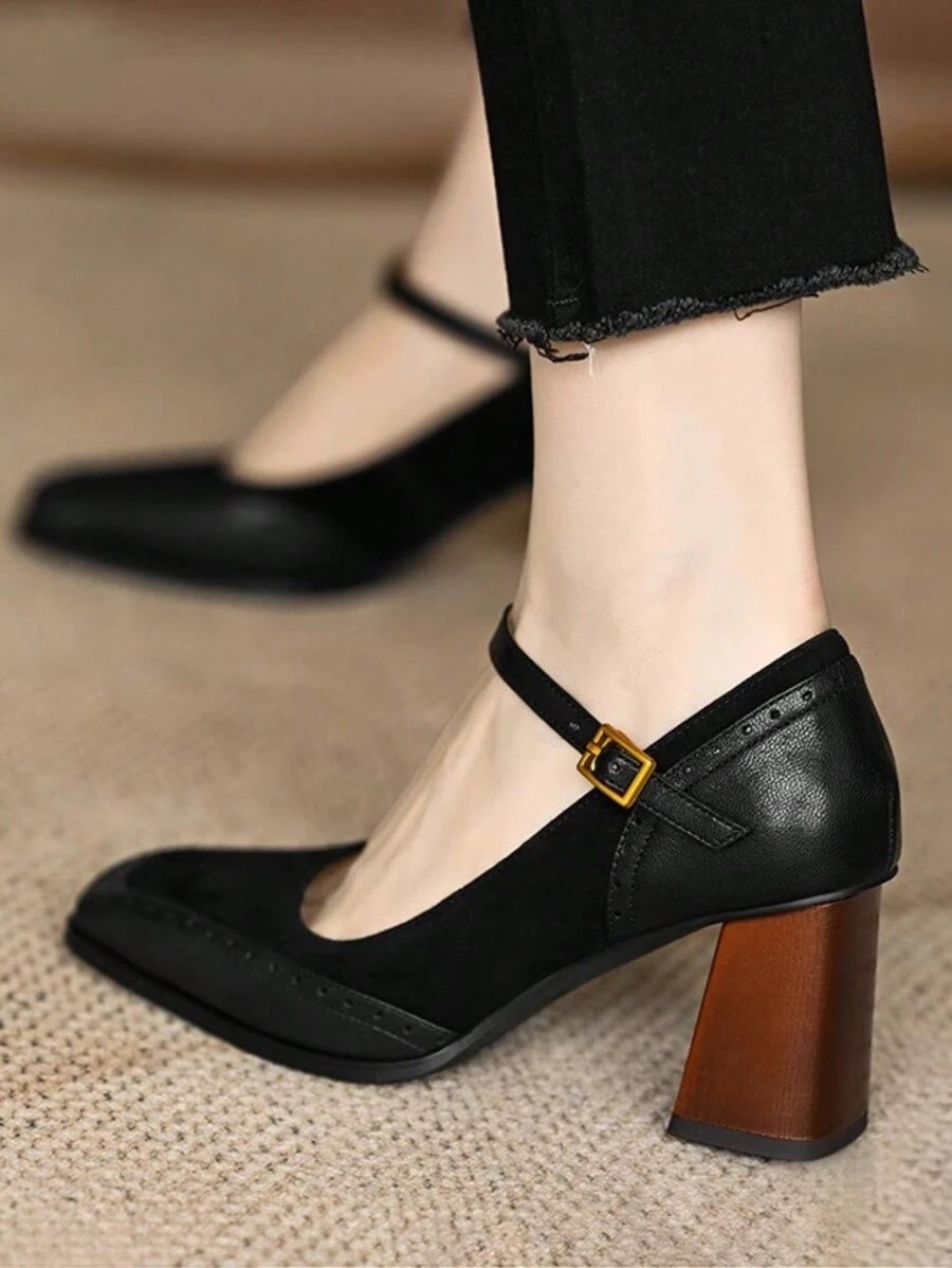 حذء نسائي بكعب مربع