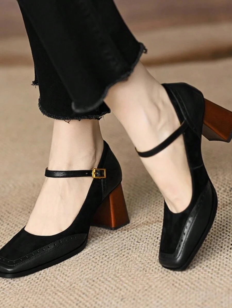 حذء نسائي بكعب مربع