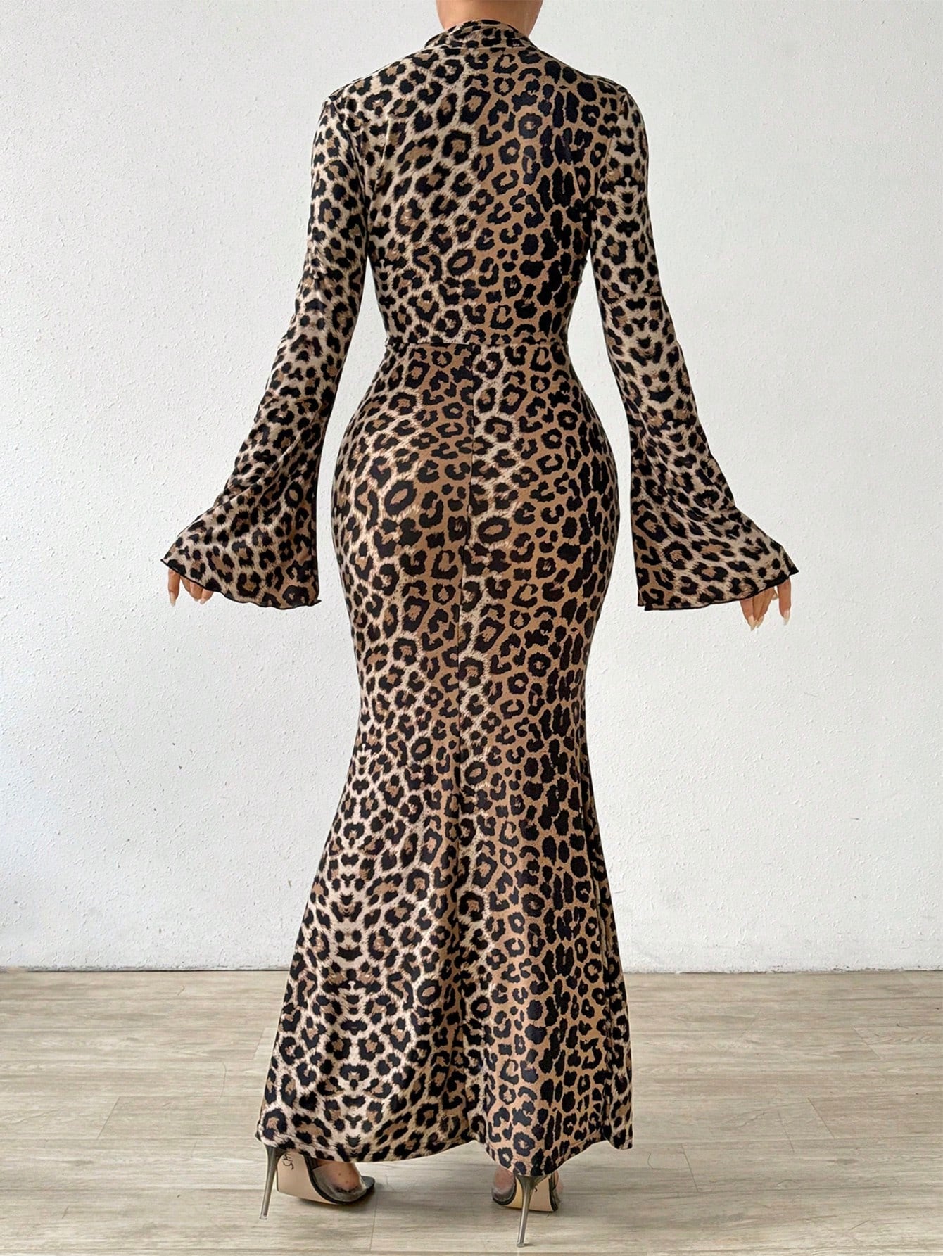 فستان ماكسي طويل بتصميم ذيل الحورية ضيق وأنيق