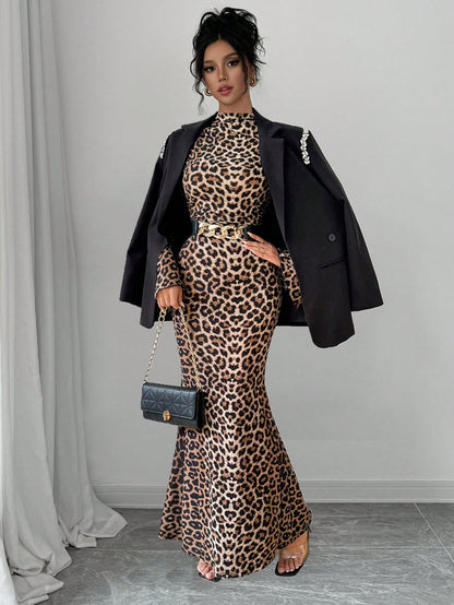 فستان ماكسي طويل بتصميم ذيل الحورية ضيق وأنيق