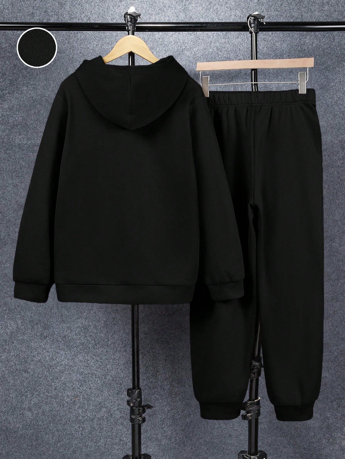 أطقم للفتيان الشباب