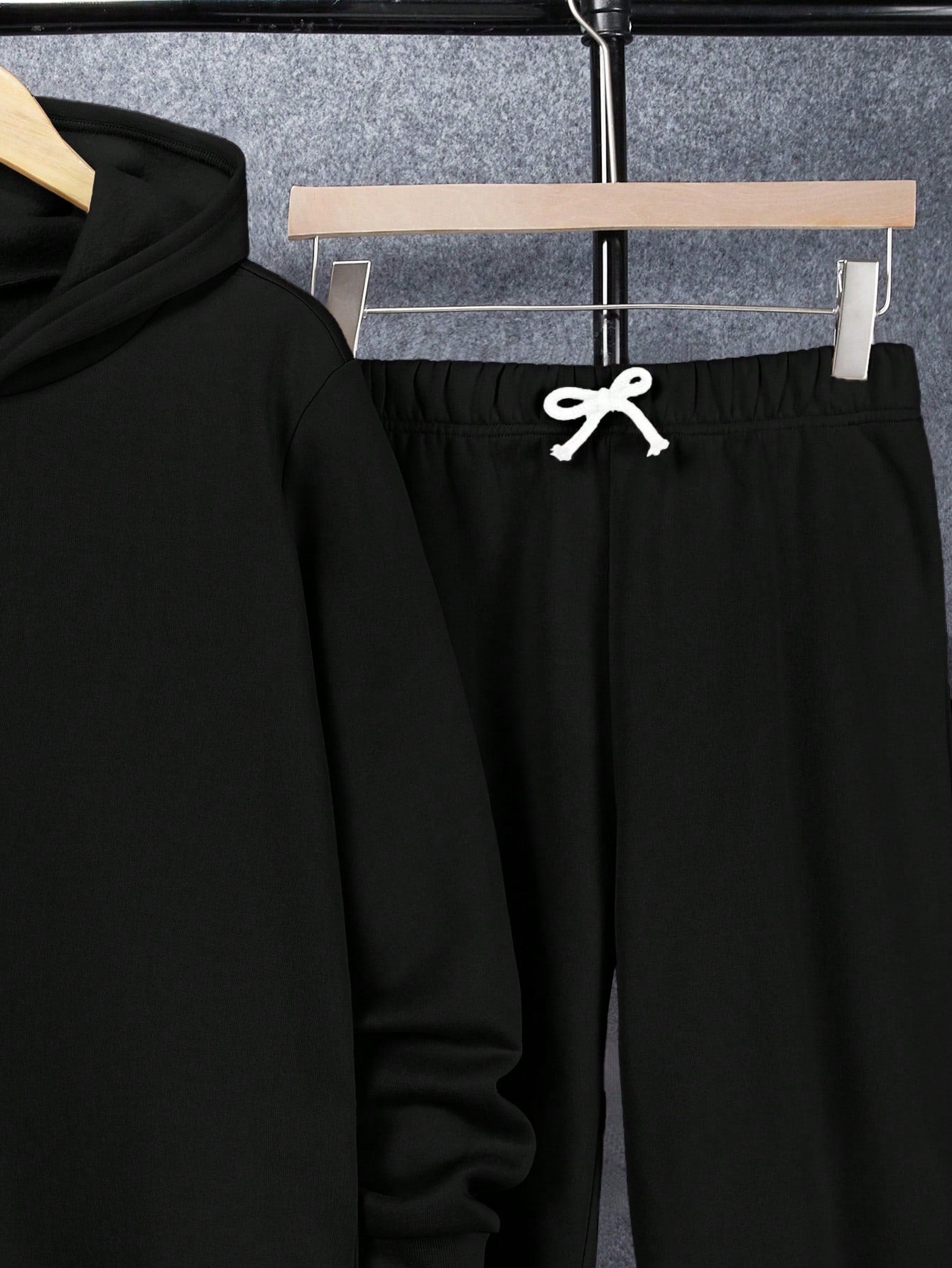 أطقم للفتيان الشباب