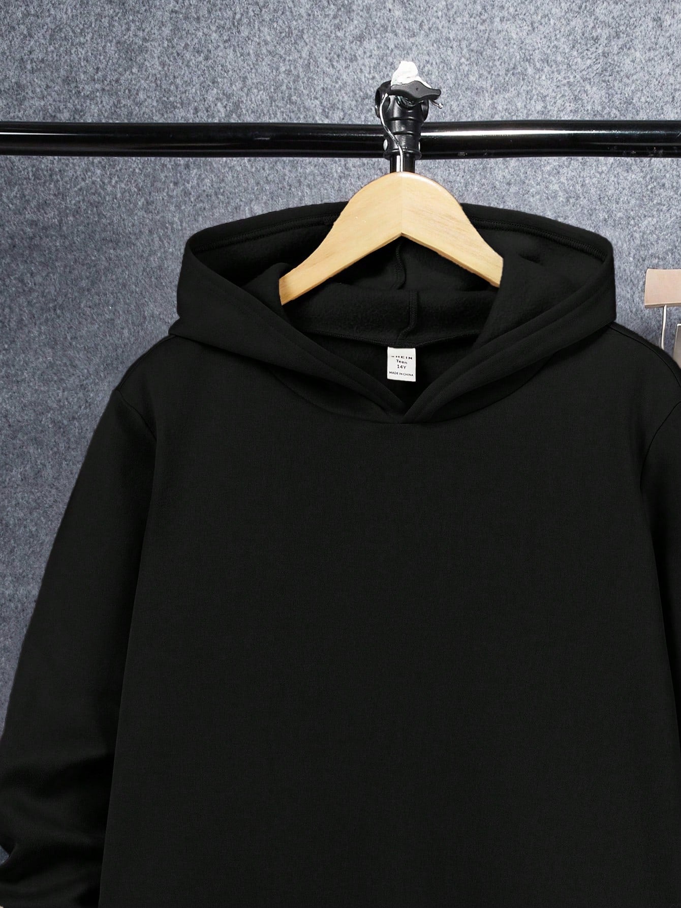 أطقم للفتيان الشباب