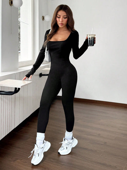 بدلات يونيتارد نسائية