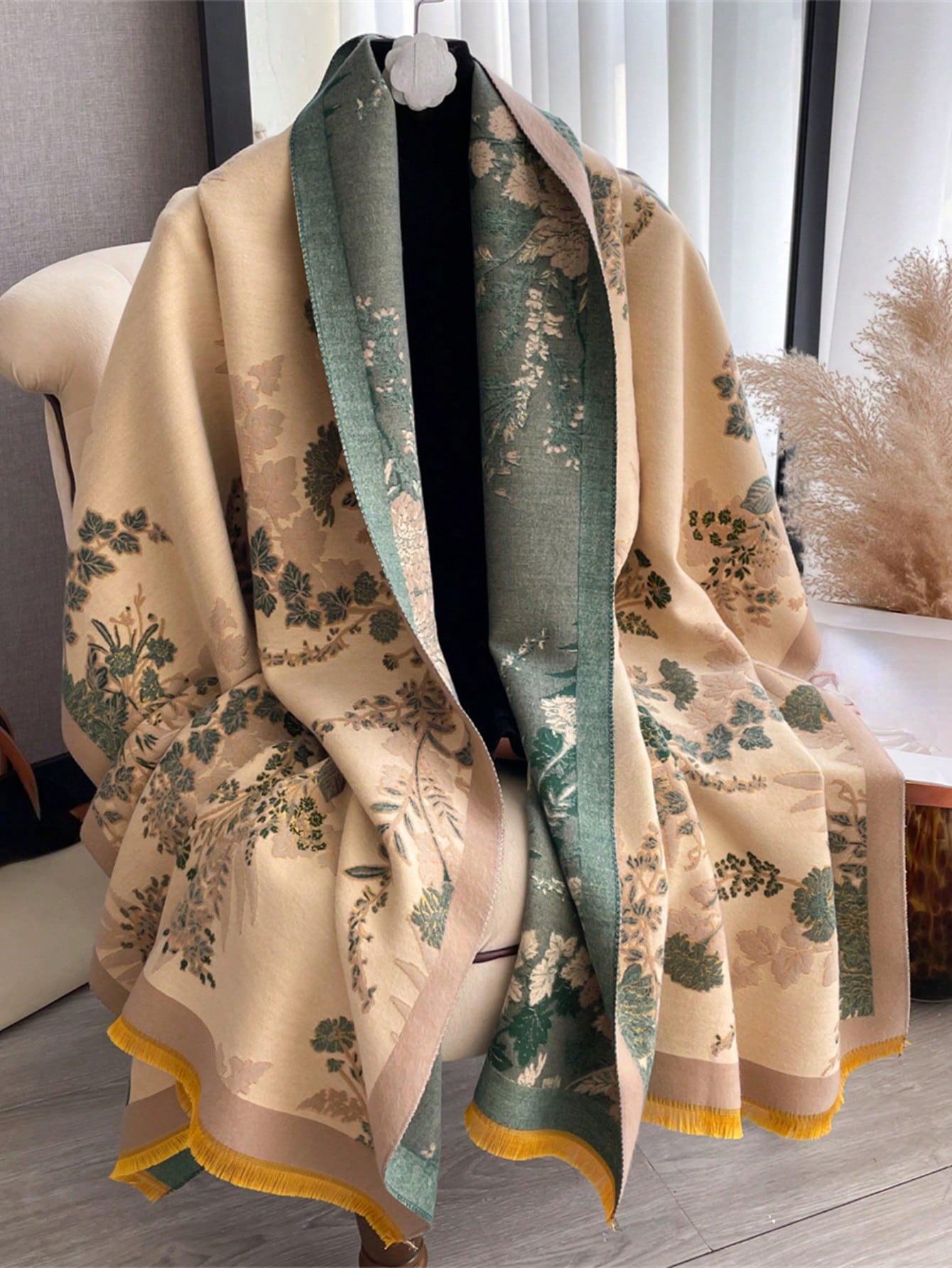 أوشحة نسائية