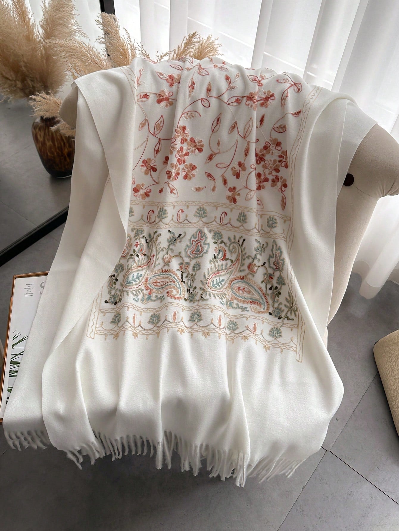 أوشحة نسائية