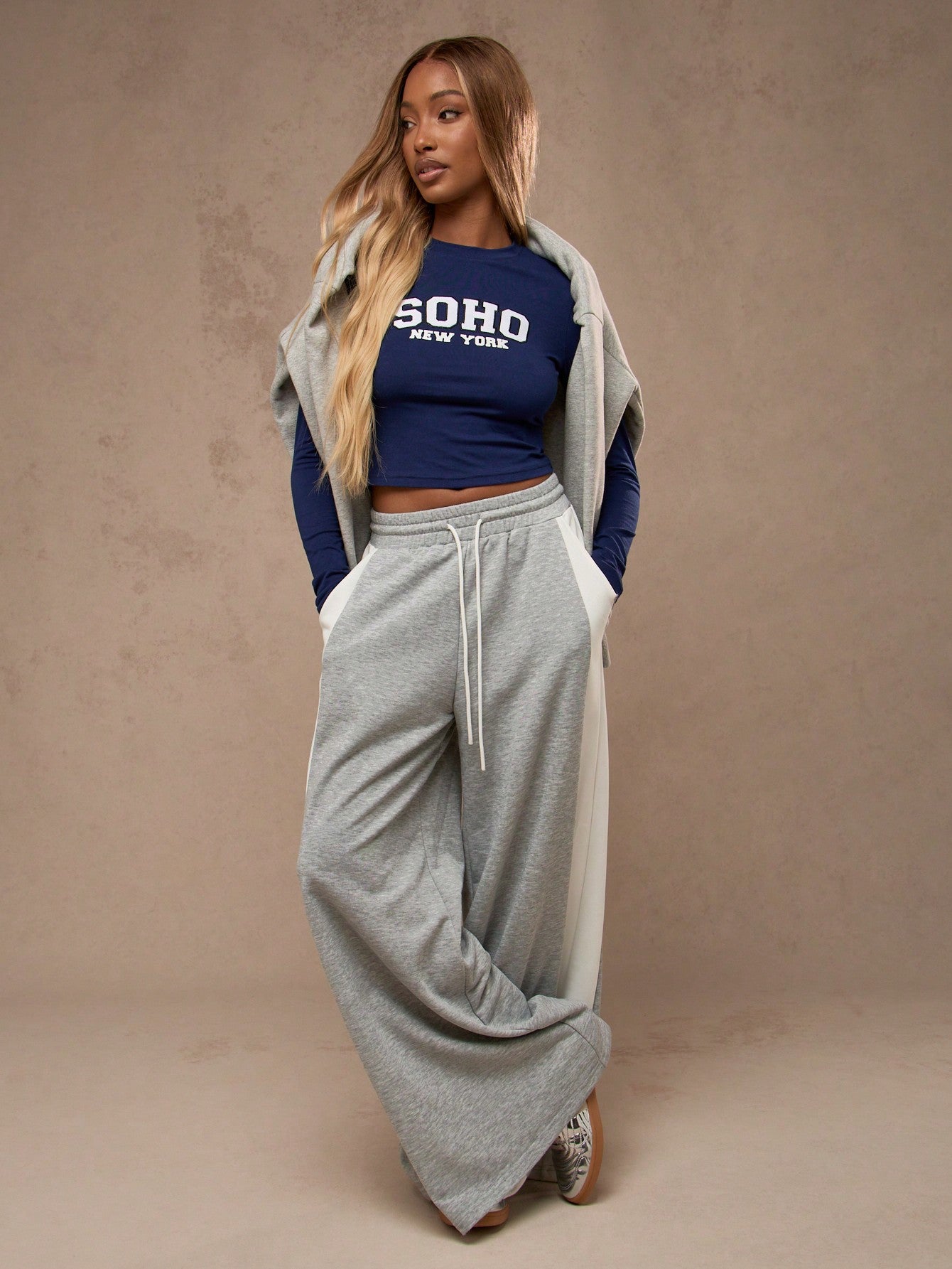 تي شيرت نسائية