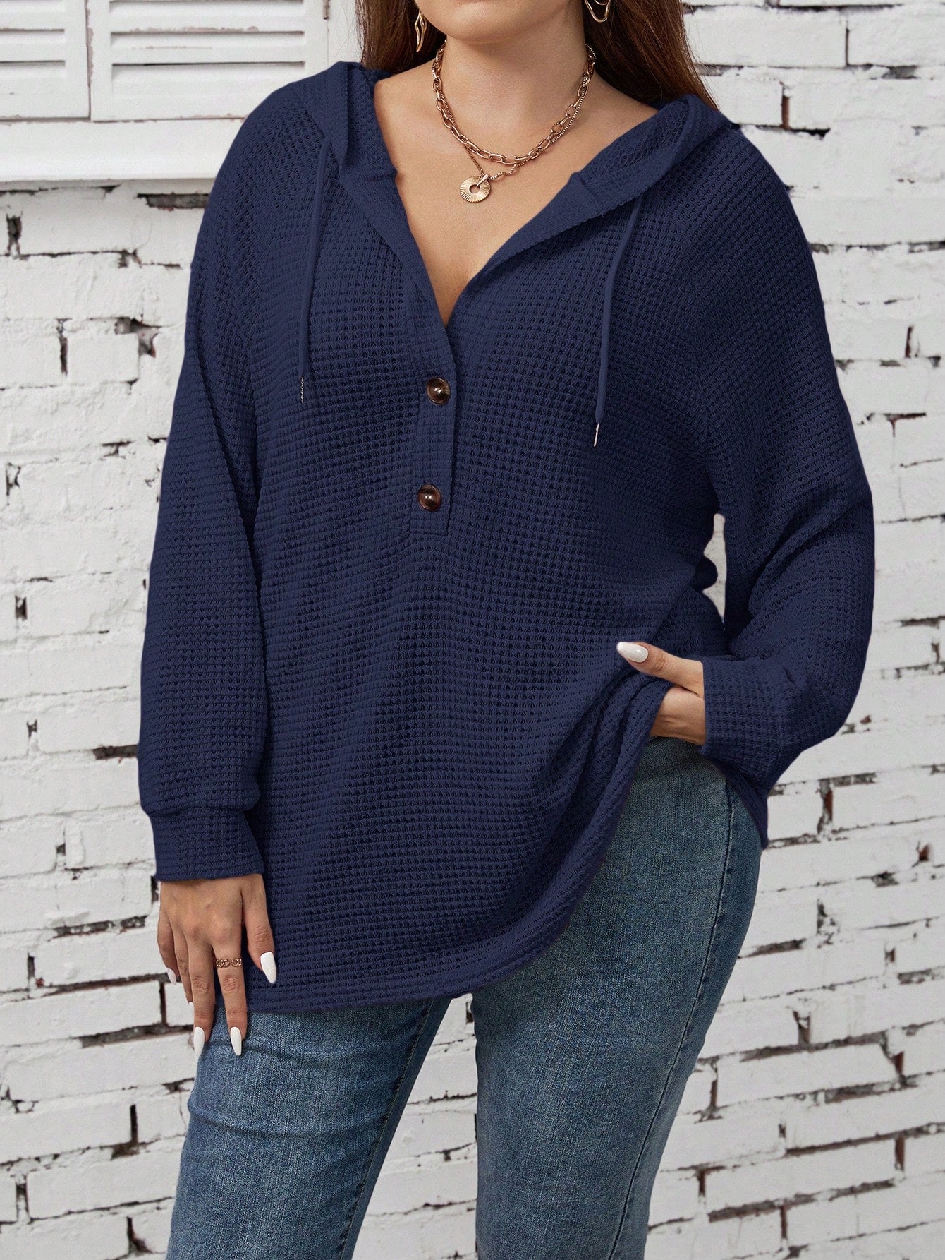 لوزة هودي بتصميم أنيق بخيط جذب وأحادية اللون