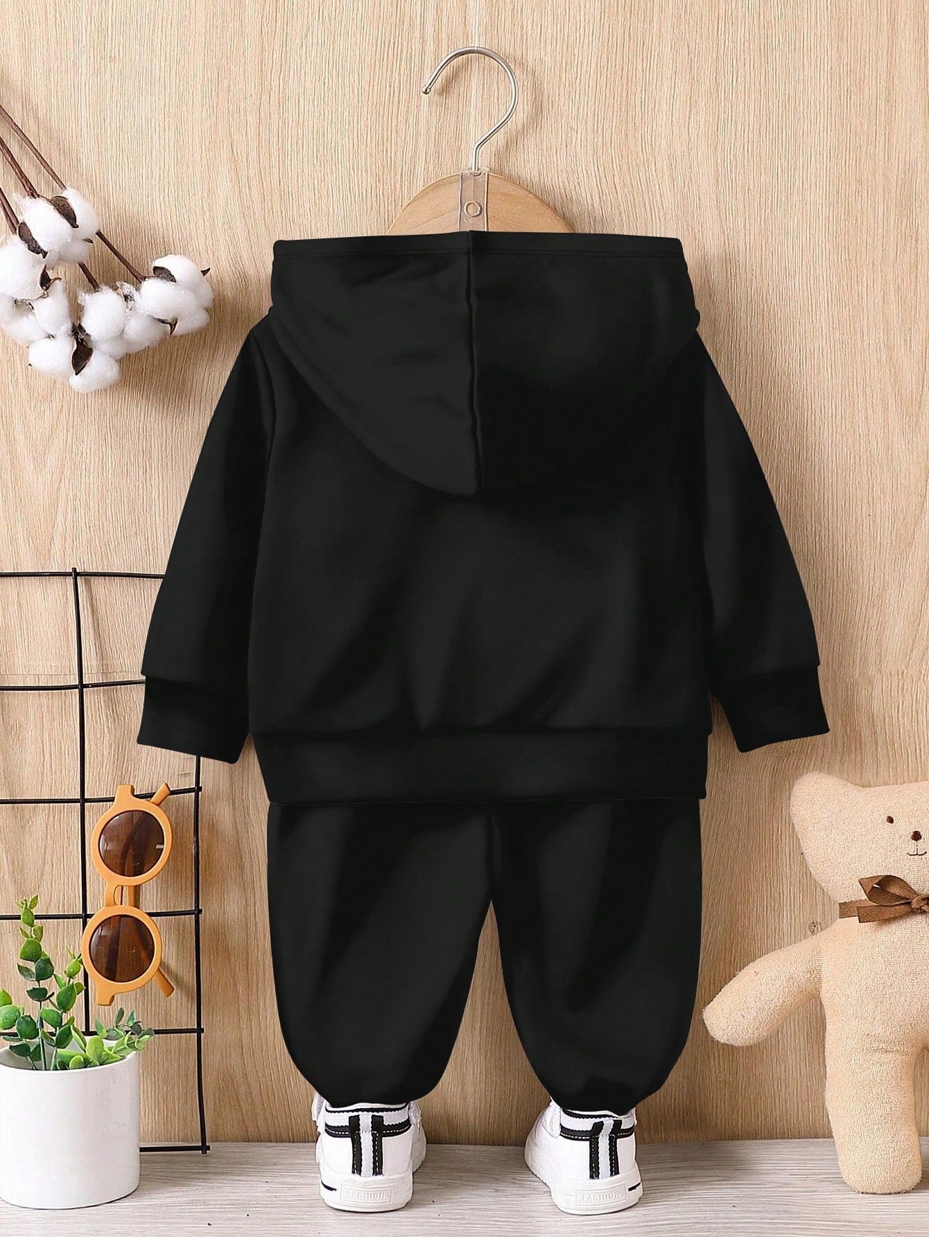 مجموعة بنطلون وبلوزة كاجوال كرتونية فضفاضة مبطنة بالقطيفة بأكمام طويلة وقبعة