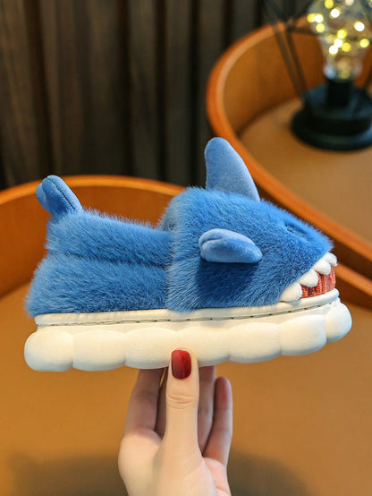 زوج نعال وشبشب فرو قطيفة بشكل سمكة قرش جميلة للأولاد، مناسبة للاستخدام في الشتاء