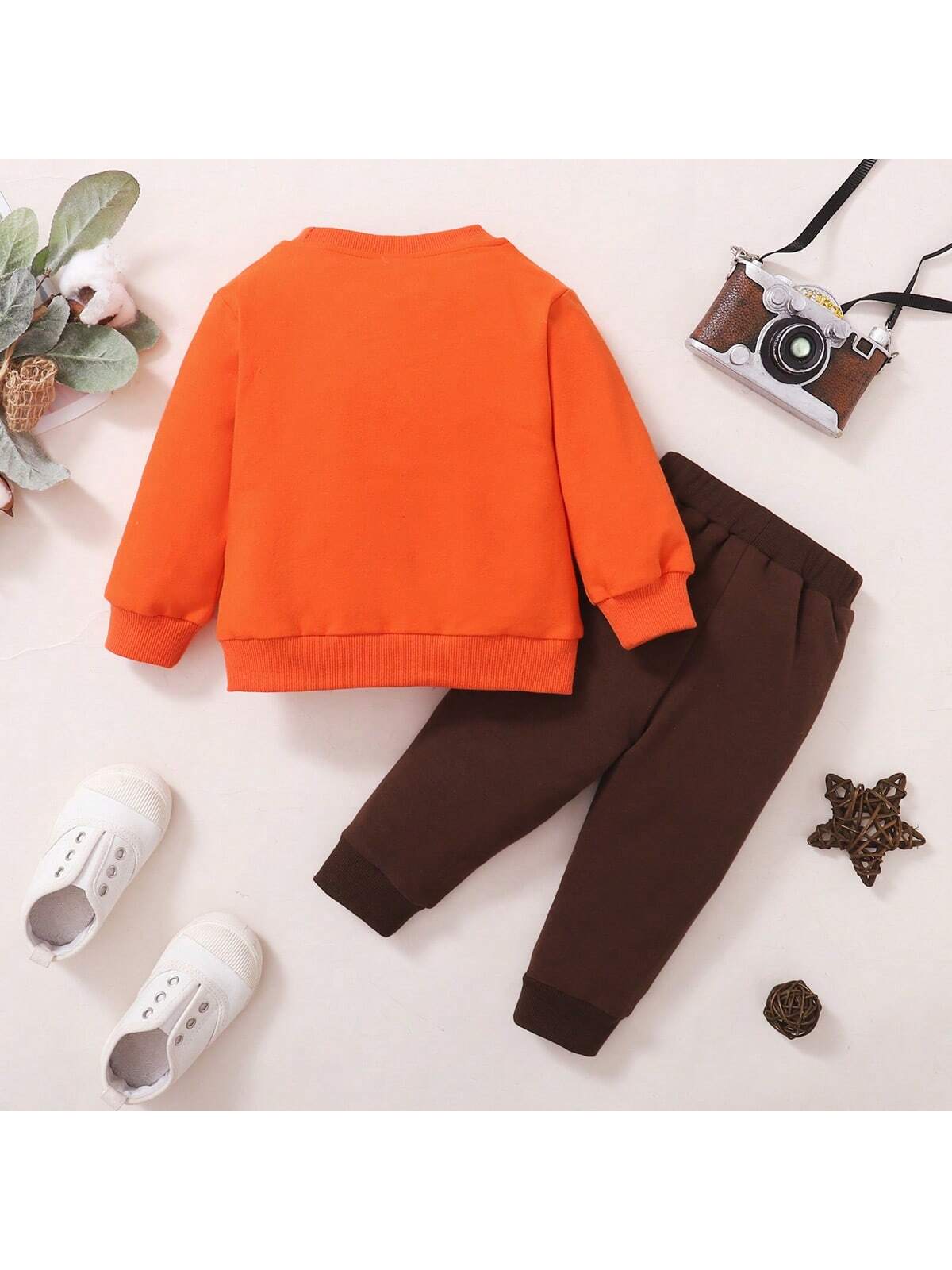 ازياء مزينة بطرز الثعلب الجديدة للبنات الصغار