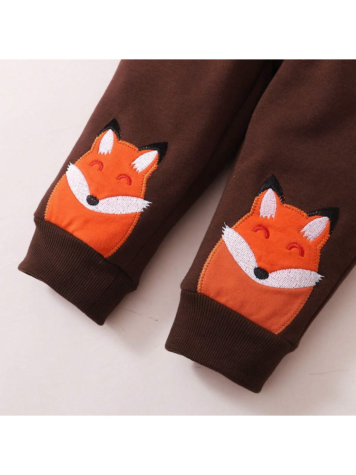 ازياء مزينة بطرز الثعلب الجديدة للبنات الصغار