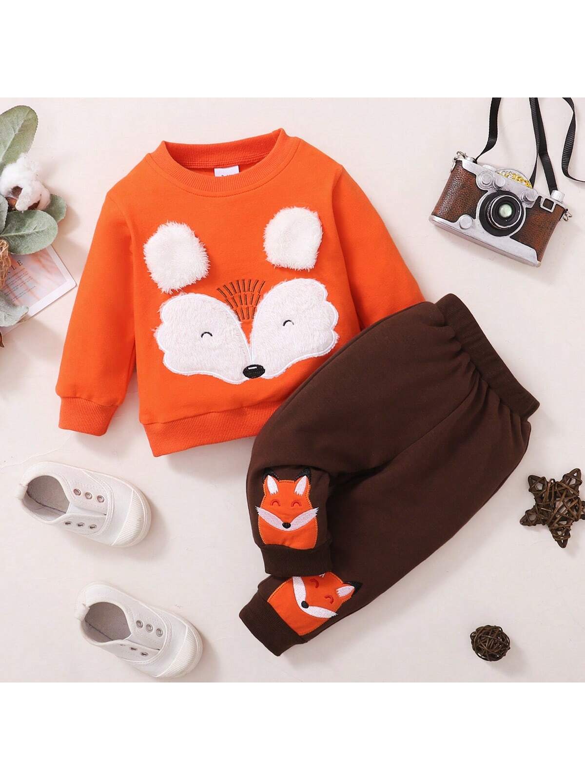 ازياء مزينة بطرز الثعلب الجديدة للبنات الصغار