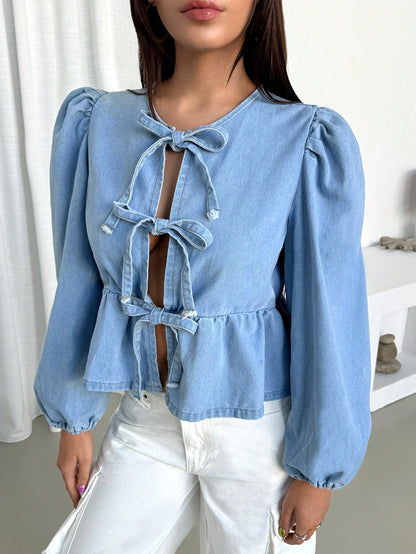 بلوزة جينز كاجوال للنساء طويلة الأكمام بتفاصيل كشكشة وربطة أمامية