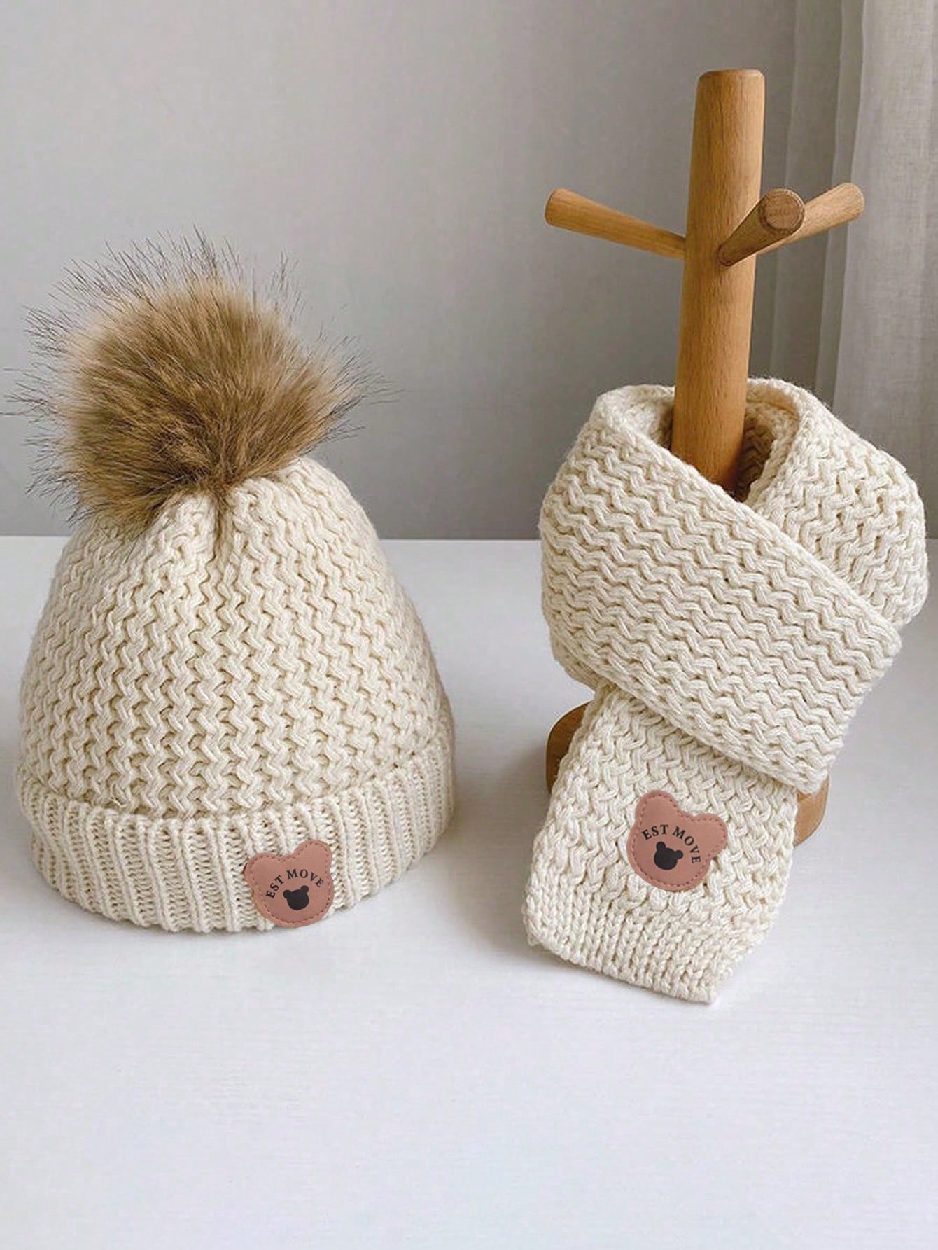 طقم 3قطع من القبعة والوشاح والقفازات للأطفال 2 قطعة