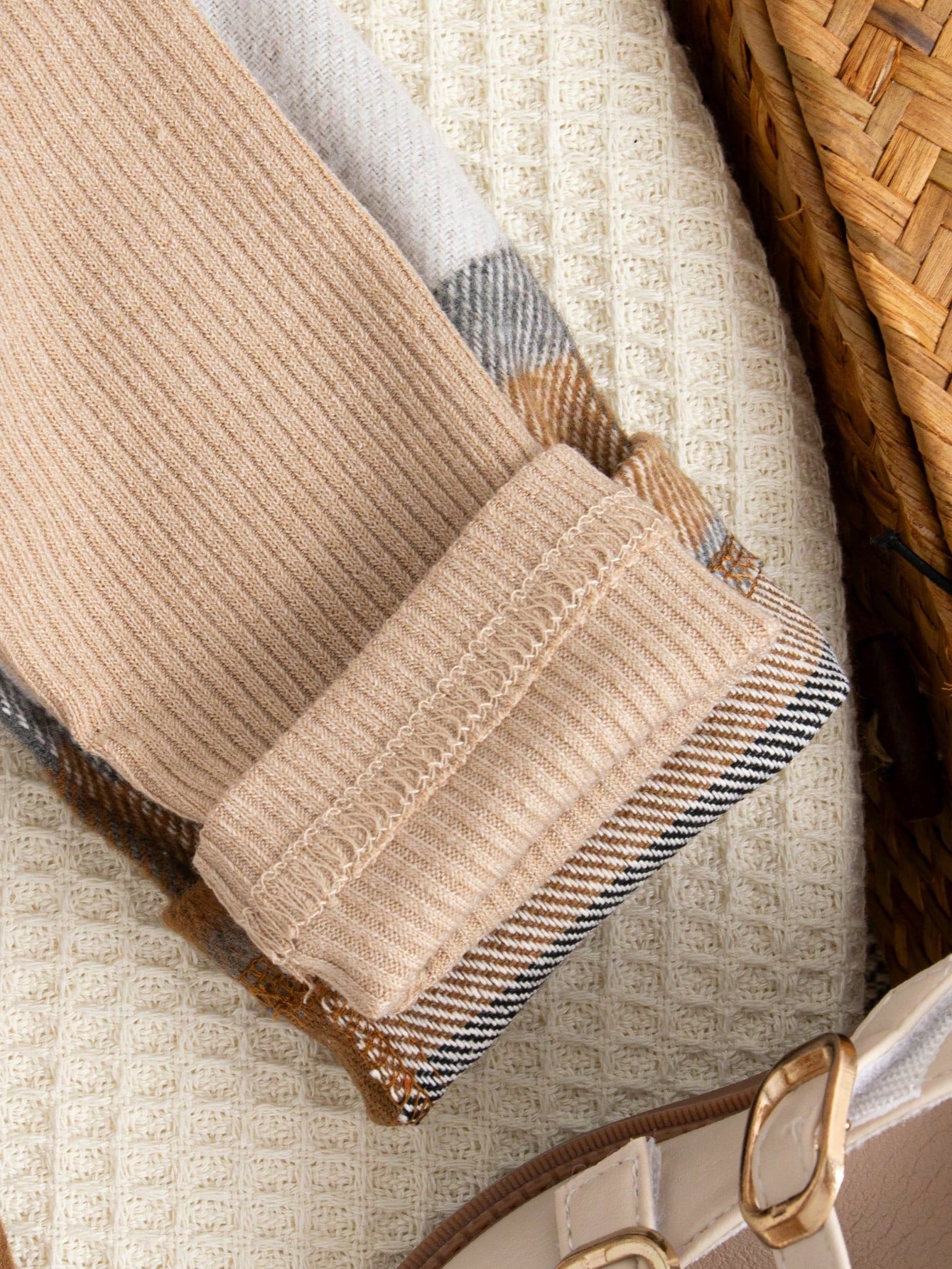 طقم كنزة وسترة صوفية جديدة