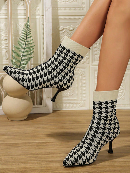 بوت نسائية ذات كعب عالي بأصبع مدبب قابلة للتنفس