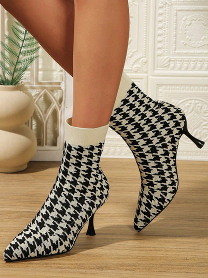 بوت نسائية ذات كعب عالي بأصبع مدبب قابلة للتنفس