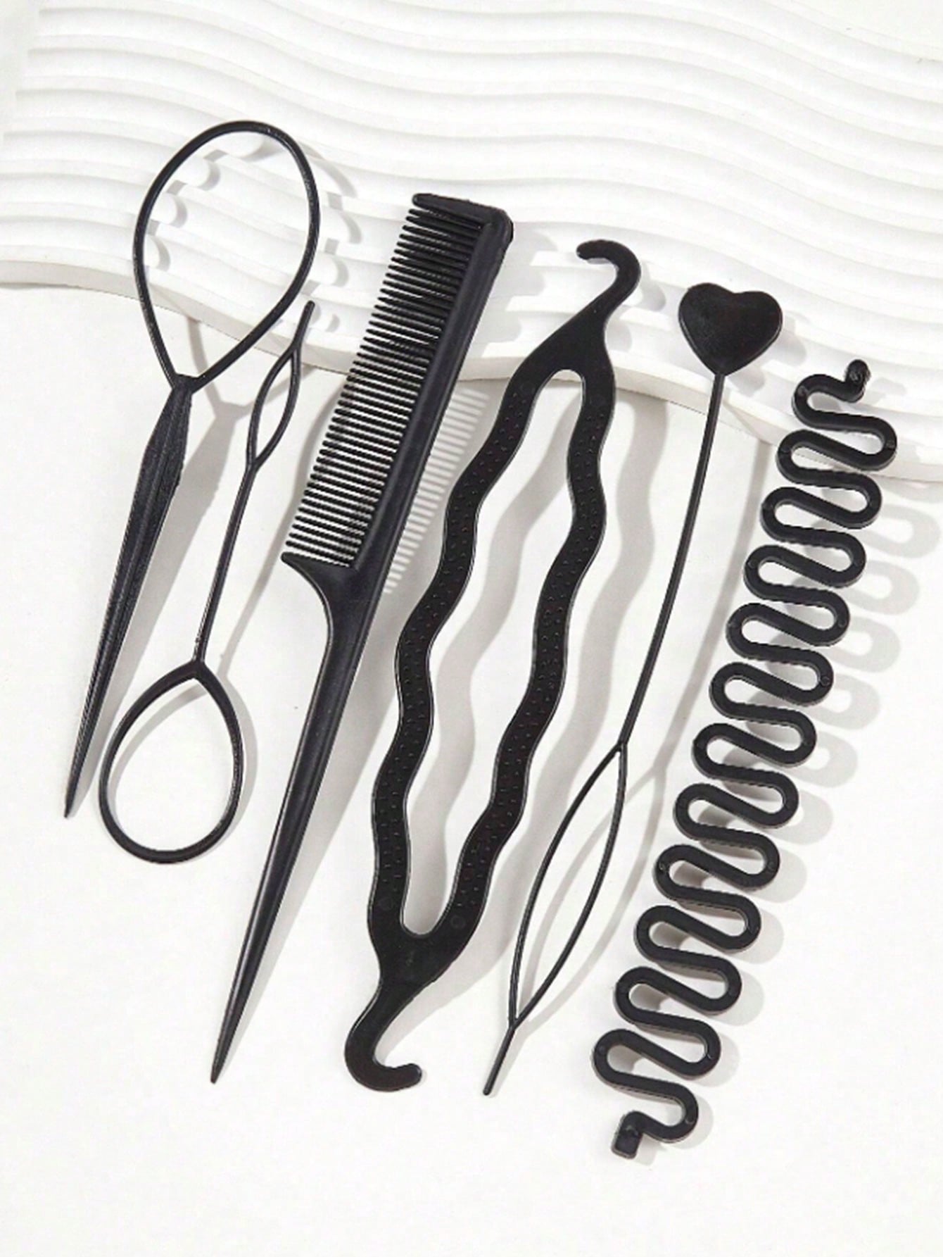 مجموعة أدوات تصفيف الشعر الأسود 6 قطع ، بما في ذلك صانع الكعكة وزهرة الشعر ولف كعكة الشعر وعصا الشعر ومشط الشعر ومشبك الشعر