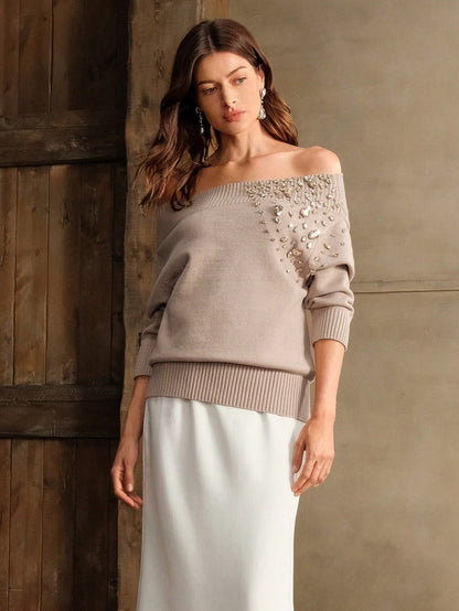 كنزة محبوكة بحلية منتجة يدويًا وبأكتاف مكشوفة، للخريف