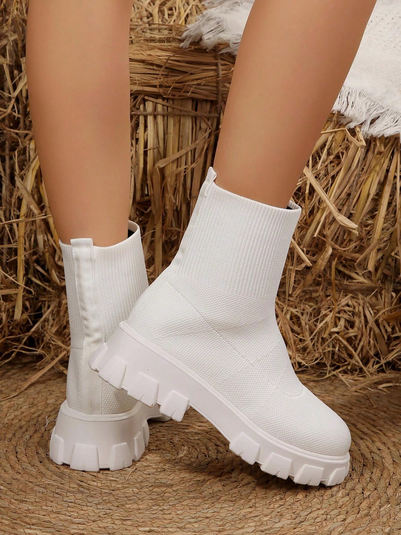 بوت رياضية قصيرة حريرية مرنة متوسطة