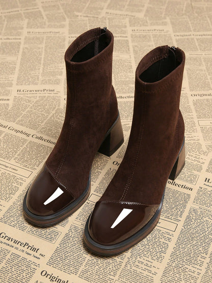 د بوت أنيق بكعب سميك عالي بتصميم قريب من الكاحل ذو رؤوس حادة للنساء