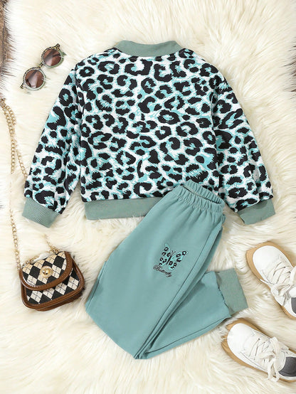 طقم كاجوال مكون من 3 قطع من جاكيت بيسبول طباعة فهد للفتاة الصغيرة، وبلوزة طباعة فراشة وبنطلون رياضي في الربيع والخريف