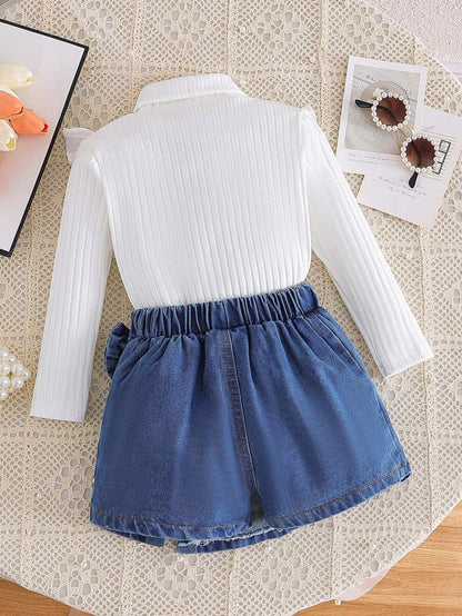 دينيم طفلة صغيرة