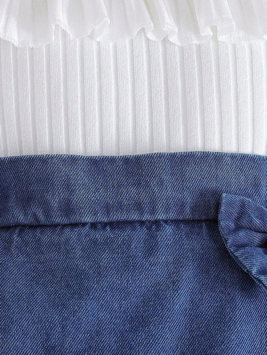 دينيم طفلة صغيرة