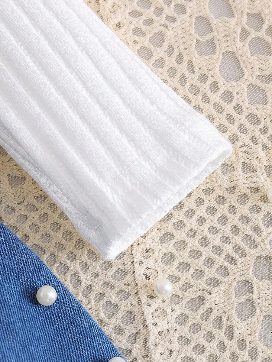 دينيم طفلة صغيرة