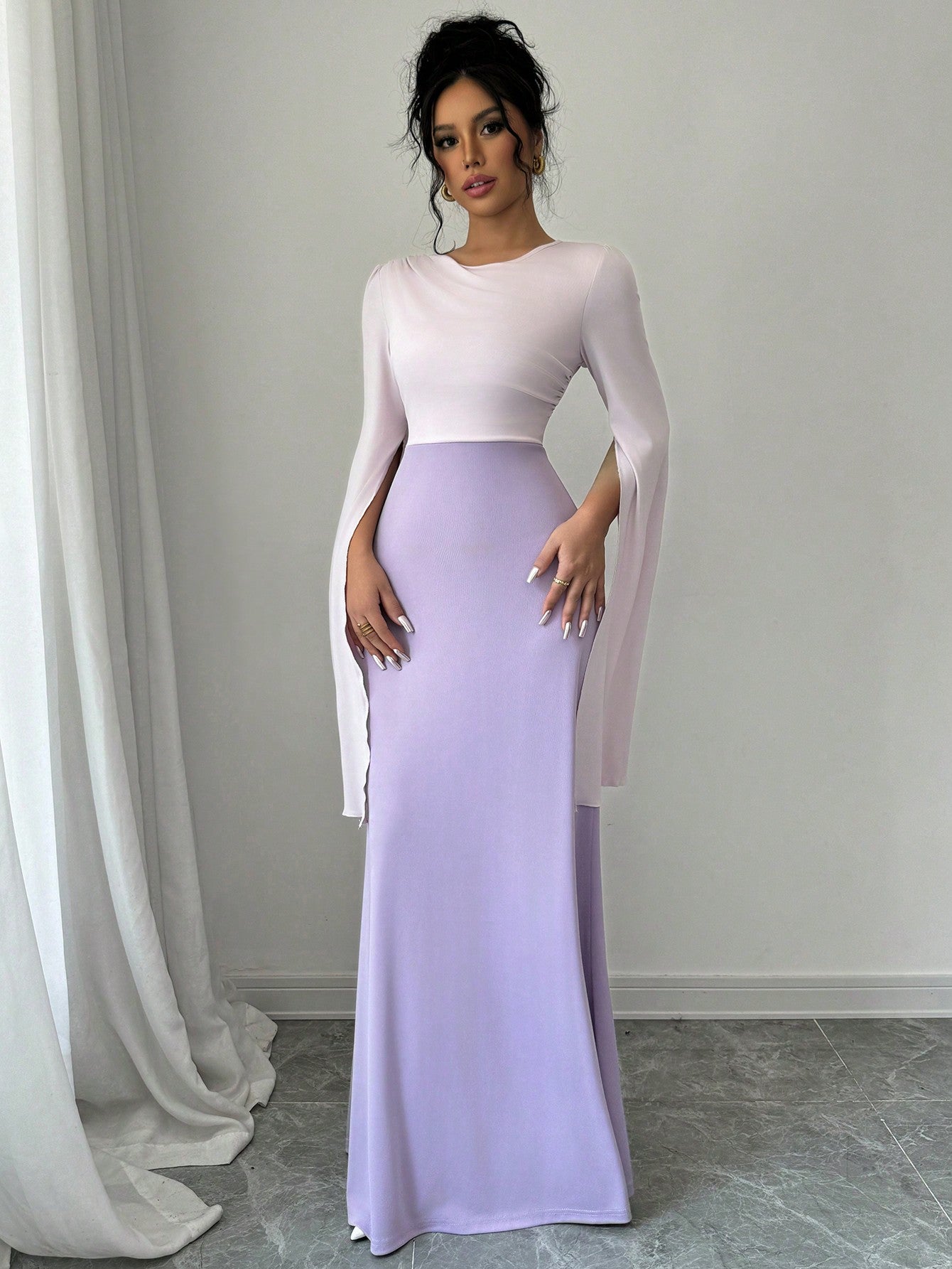 فستان نسائي طويل ذو أكمام منفصلة واسعة مخضر الذيل