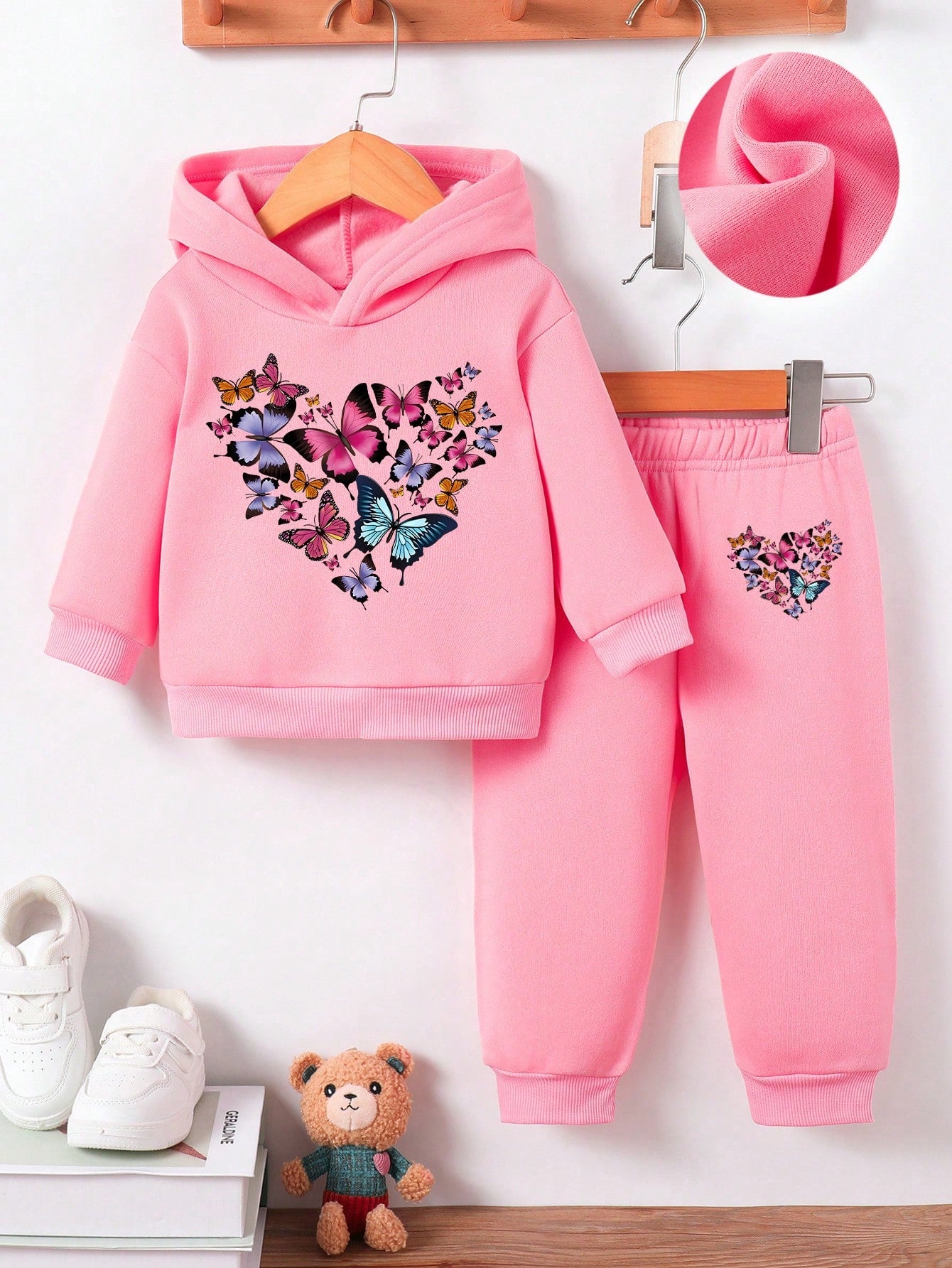 طقم من قطعتين لفتاة رضيعة: هوديputت بطباعة القلب والفراشة وبنطلون، خريف/شتاء