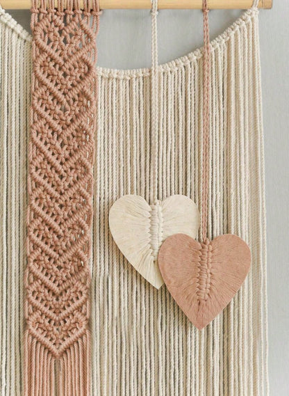 ديكور على شكل قلب لسجاد الحائط