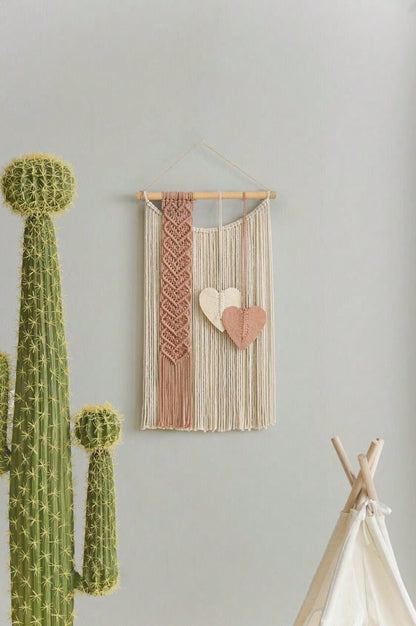 ديكور على شكل قلب لسجاد الحائط