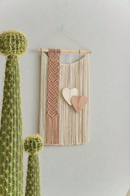 ديكور على شكل قلب لسجاد الحائط