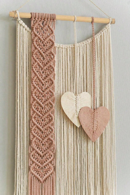 ديكور على شكل قلب لسجاد الحائط