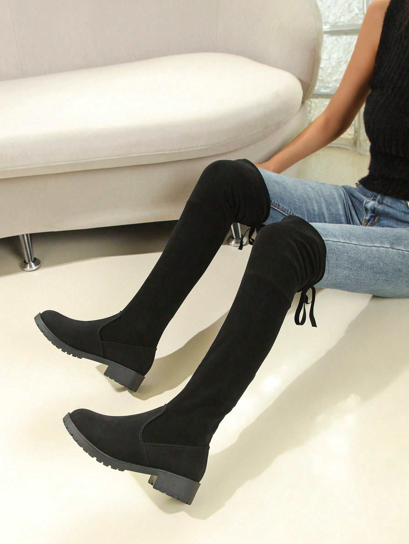 بوت طويلة حتى الركبة ذات كعب متوسط