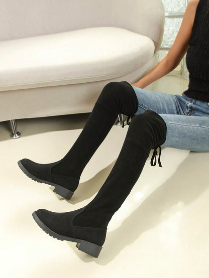 بوت طويلة حتى الركبة ذات كعب متوسط