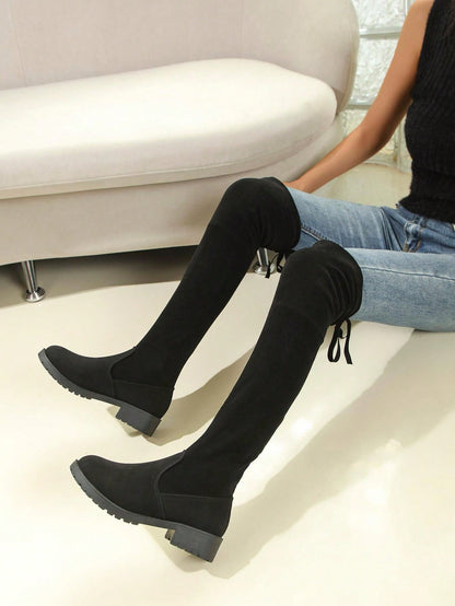 بوت طويلة حتى الركبة ذات كعب متوسط