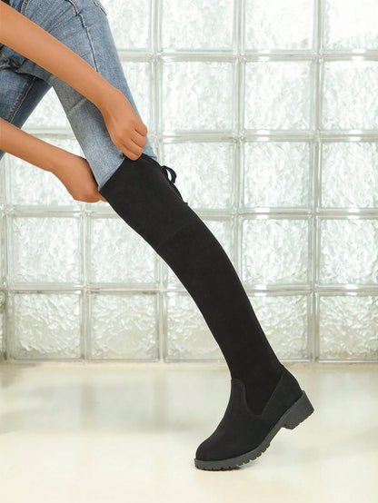 بوت طويلة حتى الركبة ذات كعب متوسط